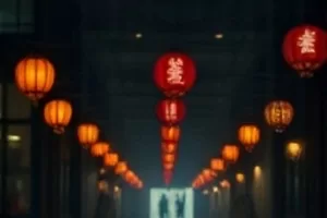 电影网首页主推影片《春汛》中逆流夜航的江河画面